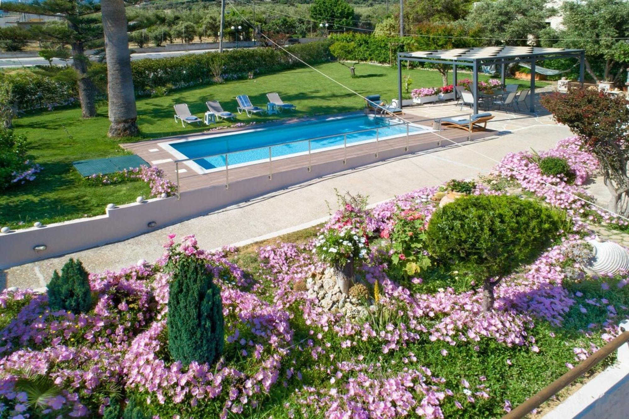 Santy Villa - Gerani Gerani  Buitenkant foto