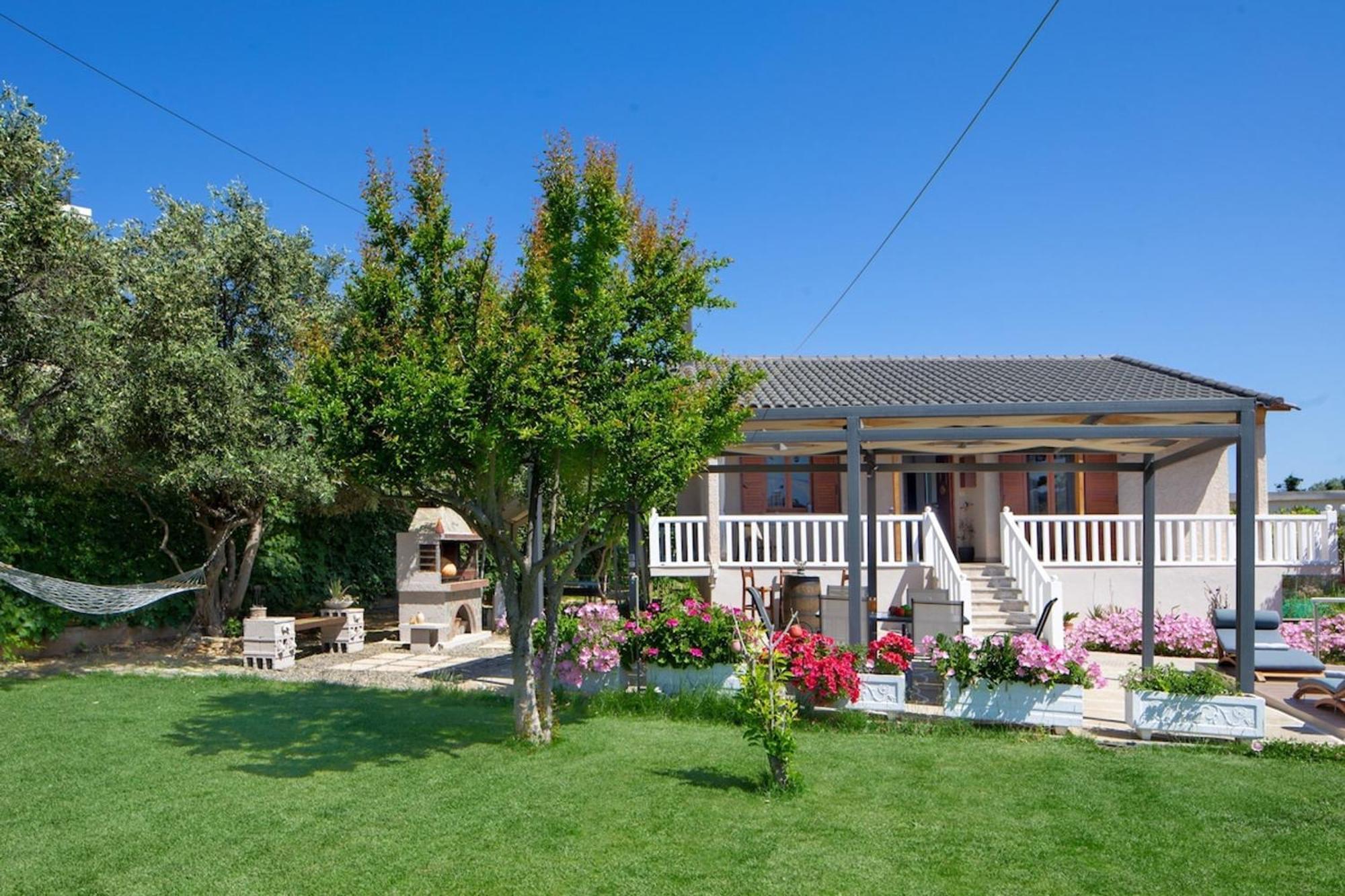 Santy Villa - Gerani Gerani  Buitenkant foto