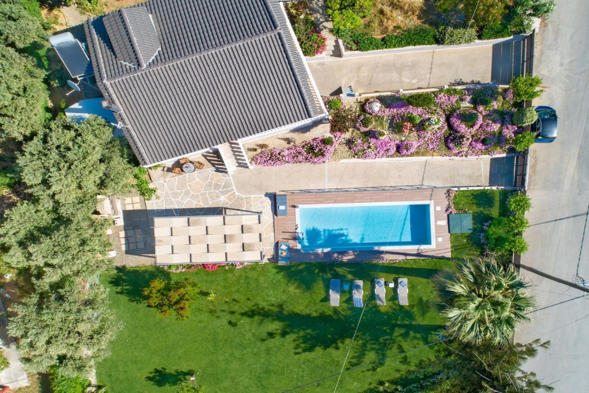 Santy Villa - Gerani Gerani  Buitenkant foto